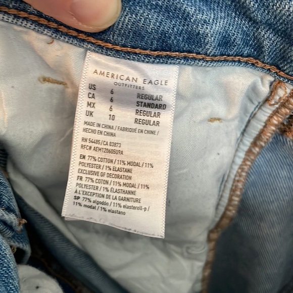 American eagle stretchy high waisted “destroy” jeans in a size 6 - Picture 3 of 3